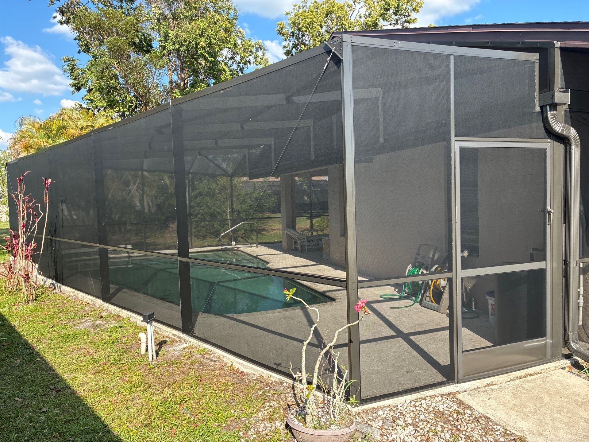 Custom pool cage installation in Punta Gorda FL by Screen Experts